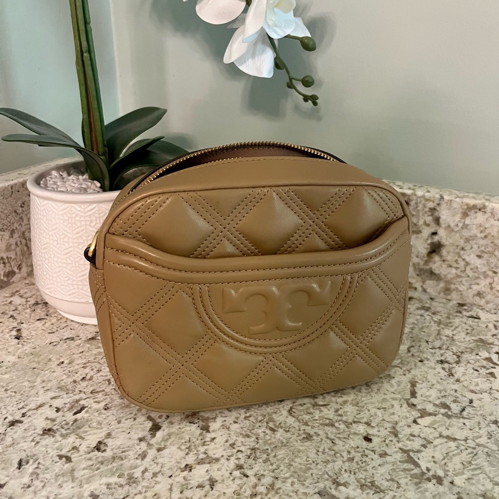 Tory Burch Quilted Fleming  Crossbody Bag - Picture 2 of 8